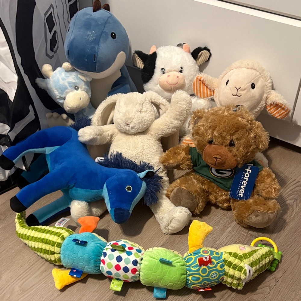 New/gently used stuffed animal lot